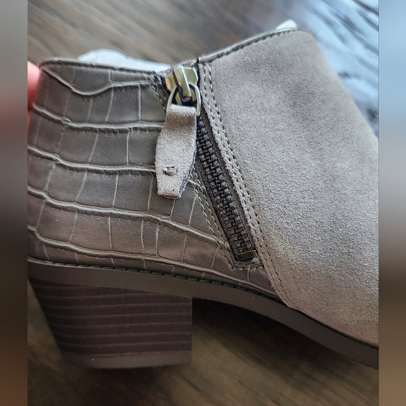 Vionic Water Repellent Suede Ankle Boots - Marissa. Size 6 M. - Picture 11 of 14